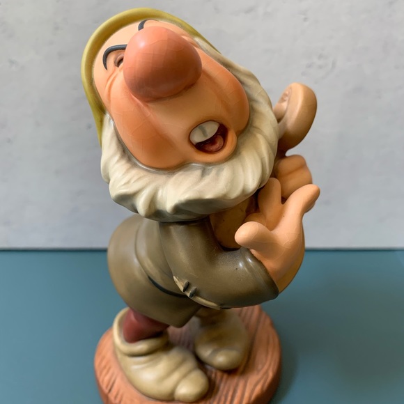 WDCC Snow White and The Seven Dwarfs - Picture 8 of 15